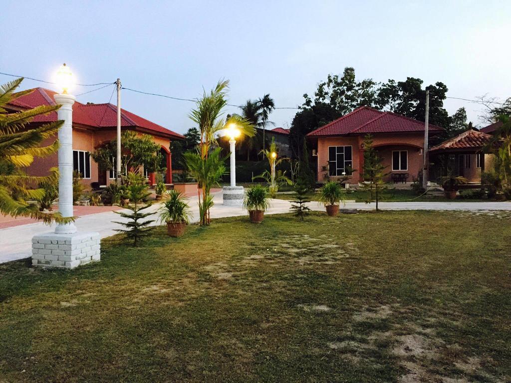 Harmony Guesthouse Sdn Bhd Padang Mat Sirat Buitenkant foto